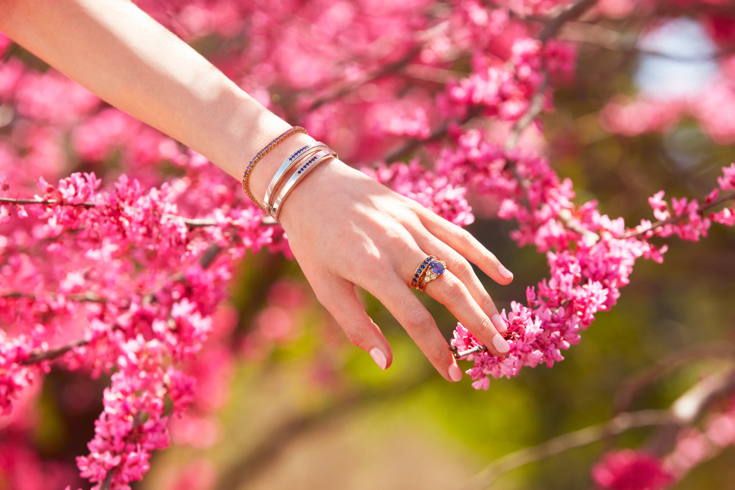 Stuyvesant ring in sapphire