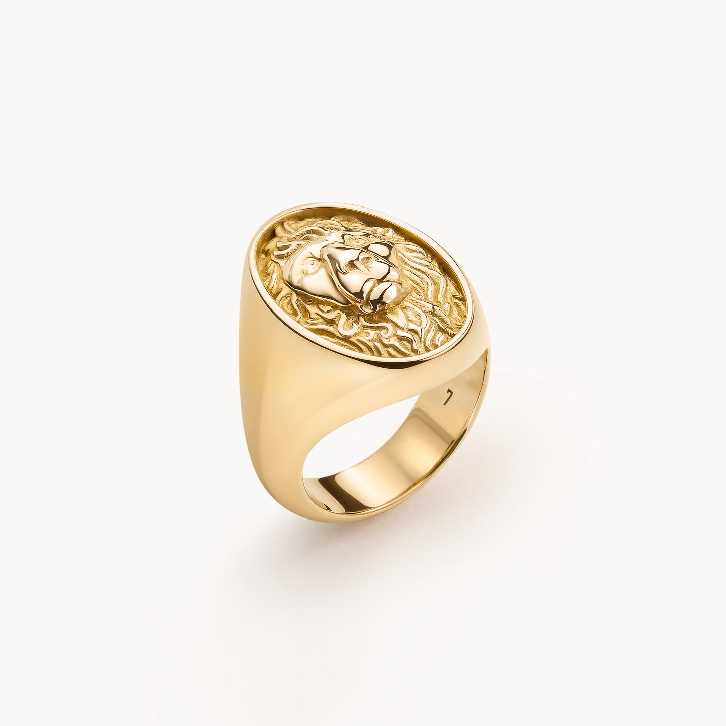 Commodore signet ring in gold