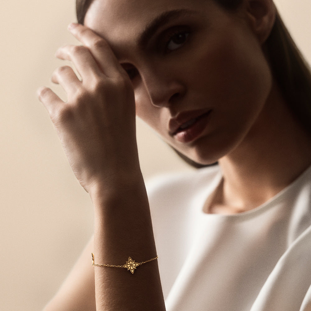 Oak Sitting star bracelet