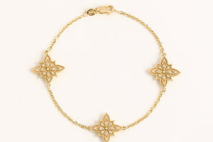 Oak Sitting pave star bracelet