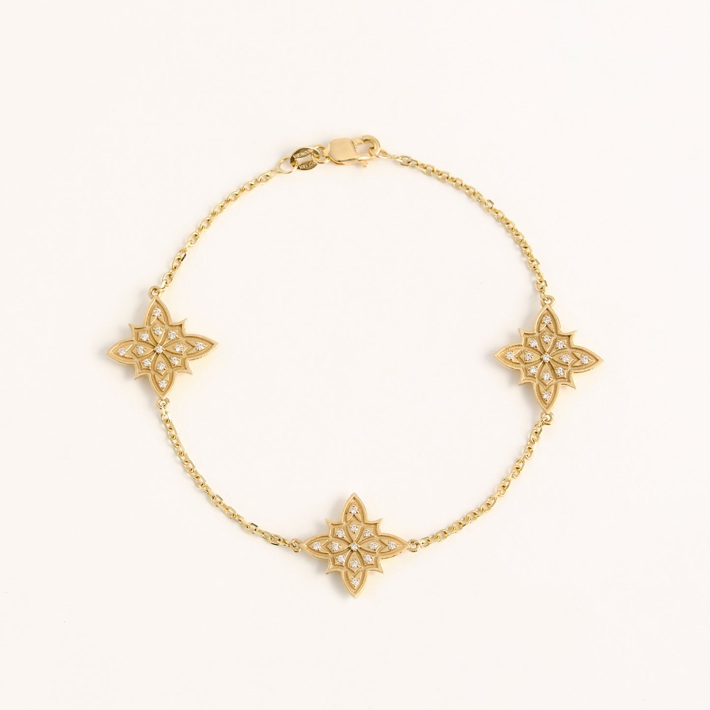 Oak Sitting pave star bracelet