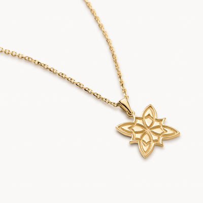 Oak Sitting star pendant