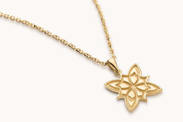 Oak Sitting star pendant