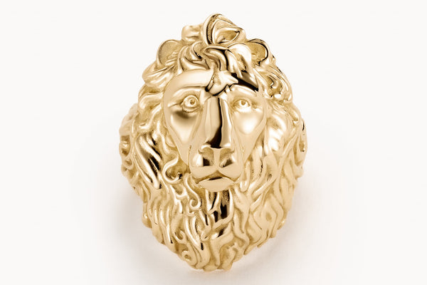 Commodore statement ring in gold