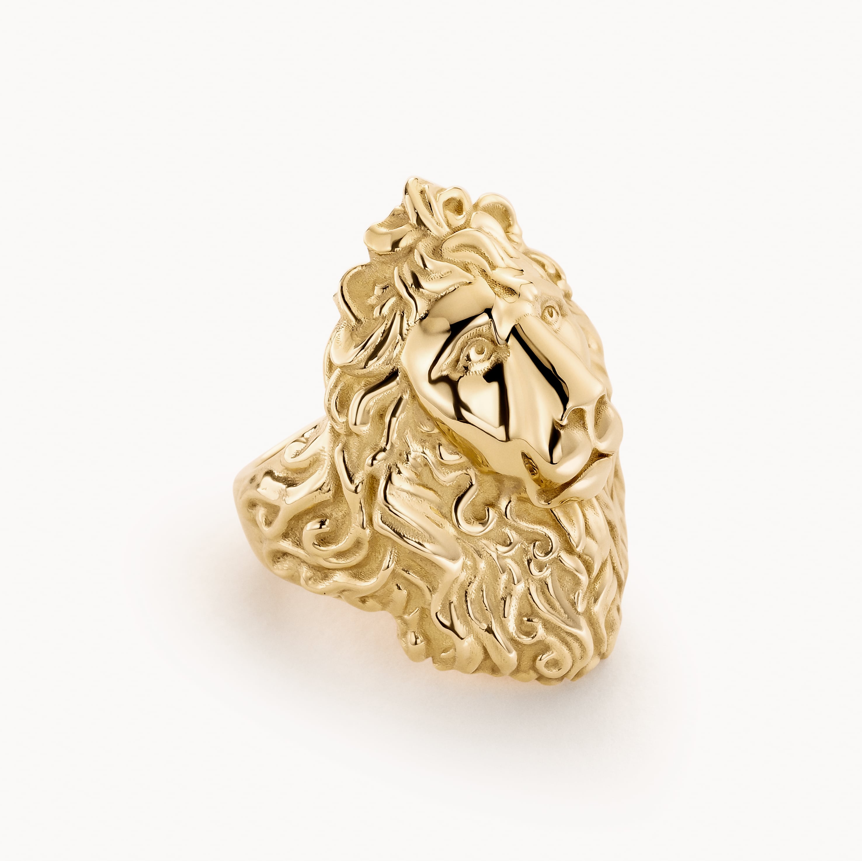 Commodore statement ring in gold