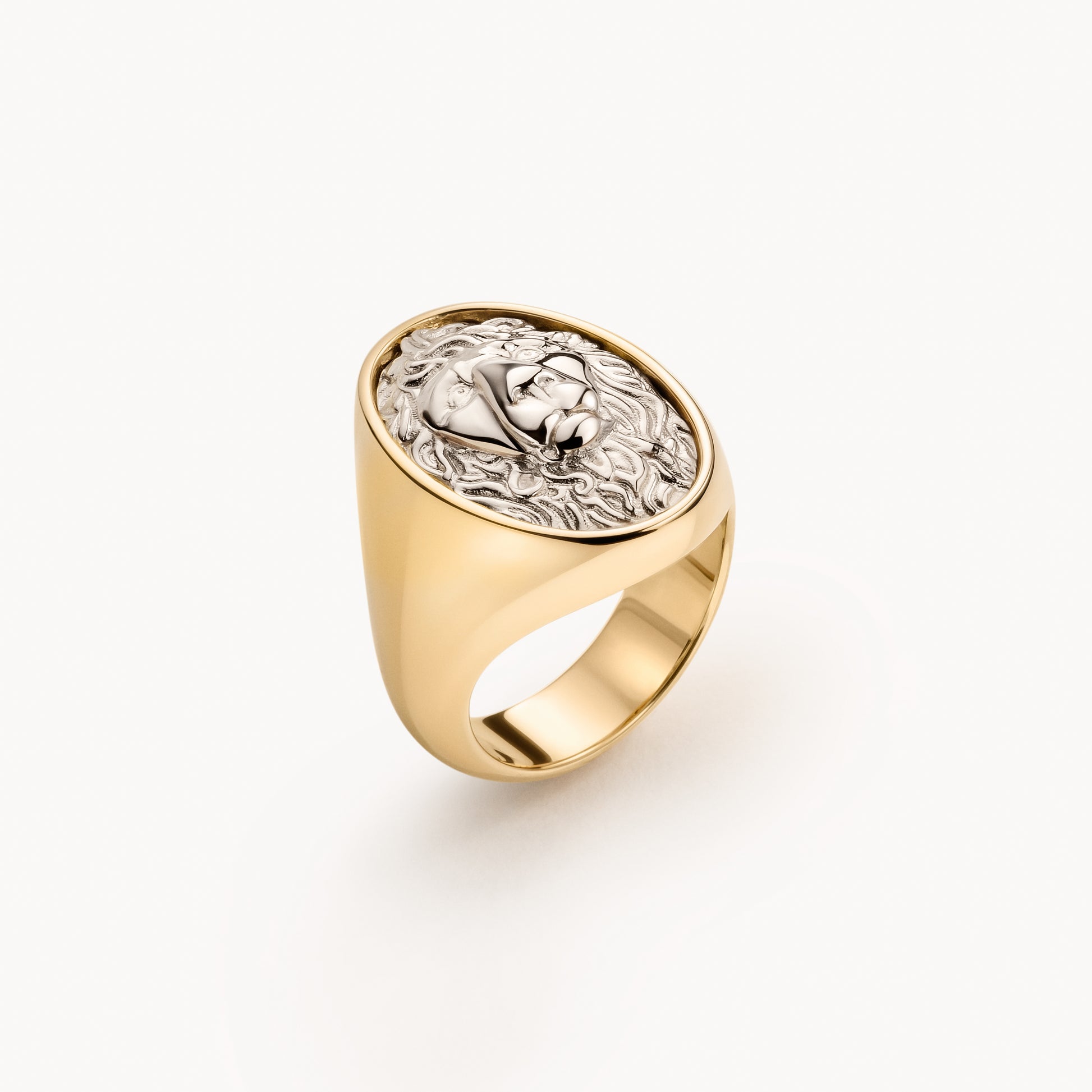 Image 3: Commodore signet ring in gold and platinum