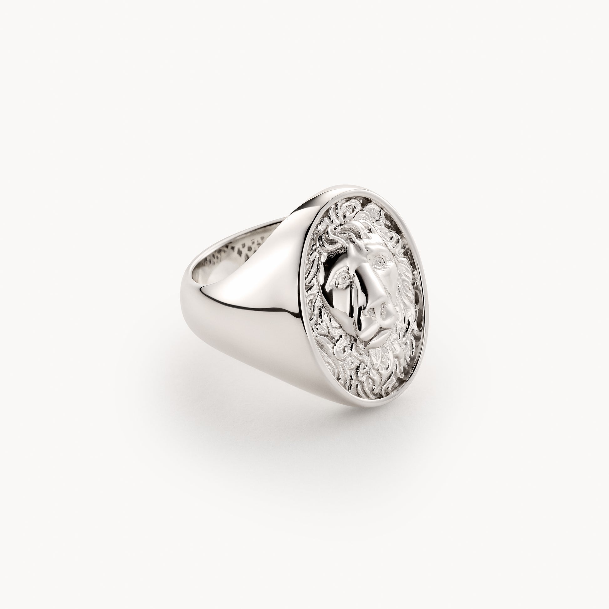 Image 2: Commodore signet ring in silver