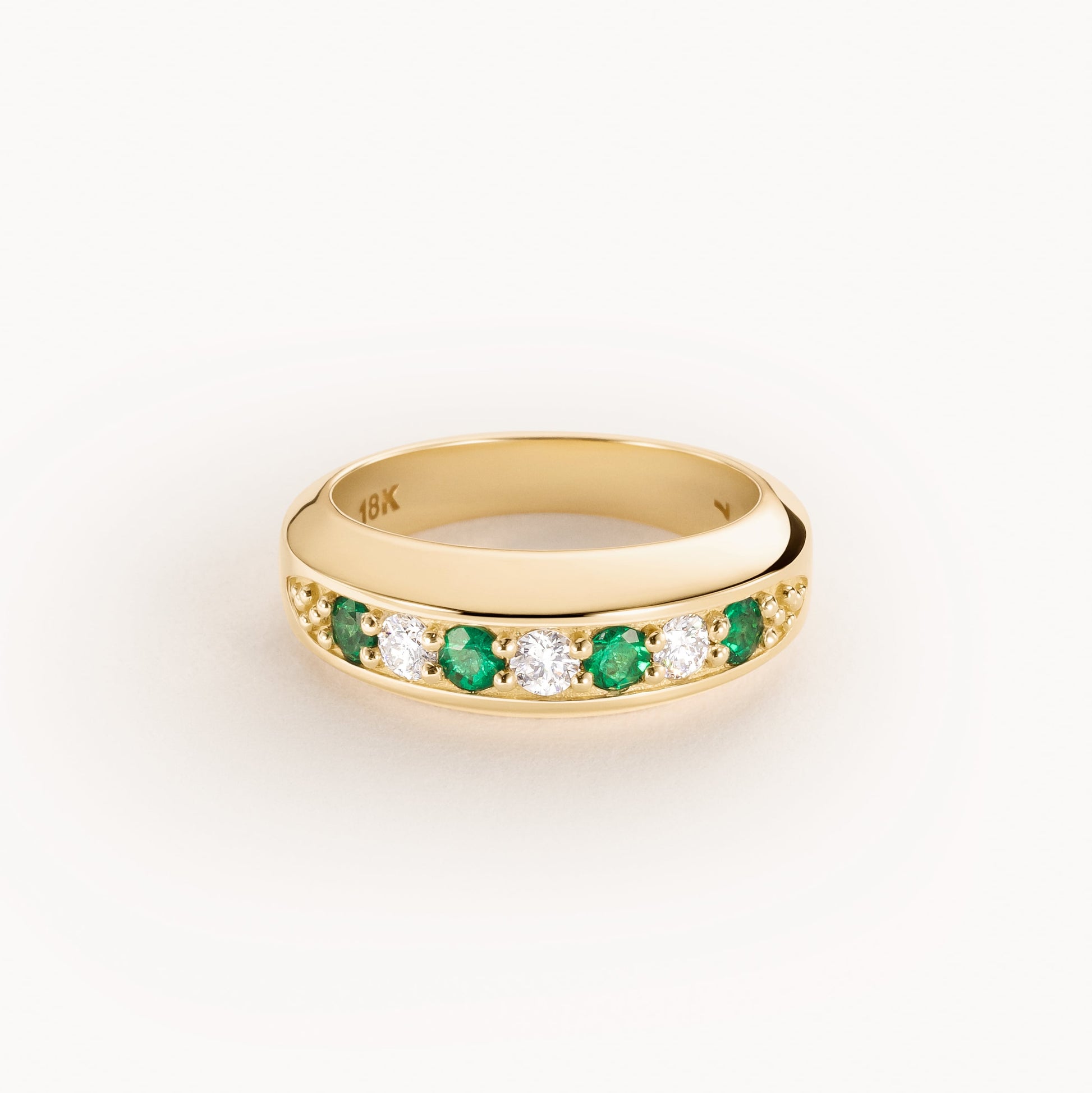 Image 1: Alternating Stuyvesant ring in diamond and emerald