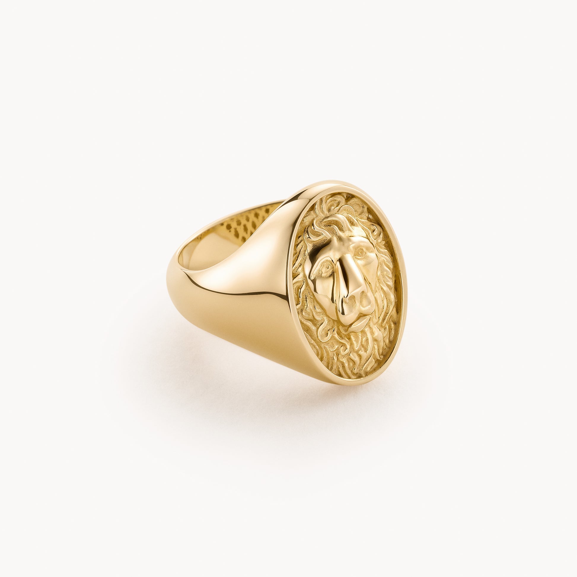 Image 2: Commodore signet ring in gold