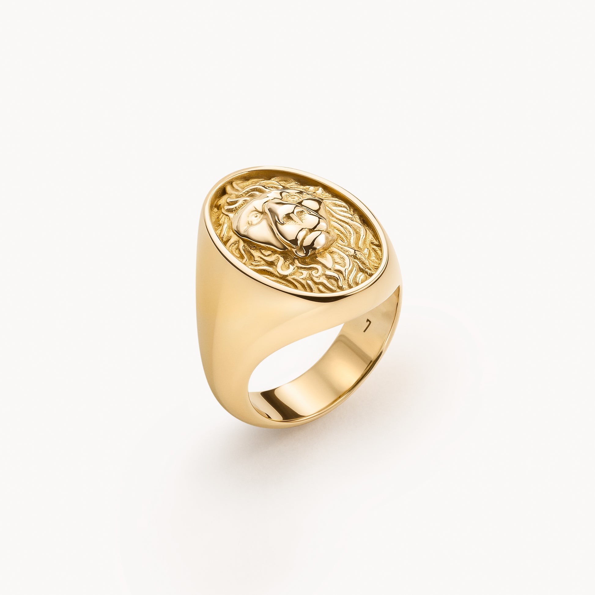 Image 3: Commodore signet ring in gold