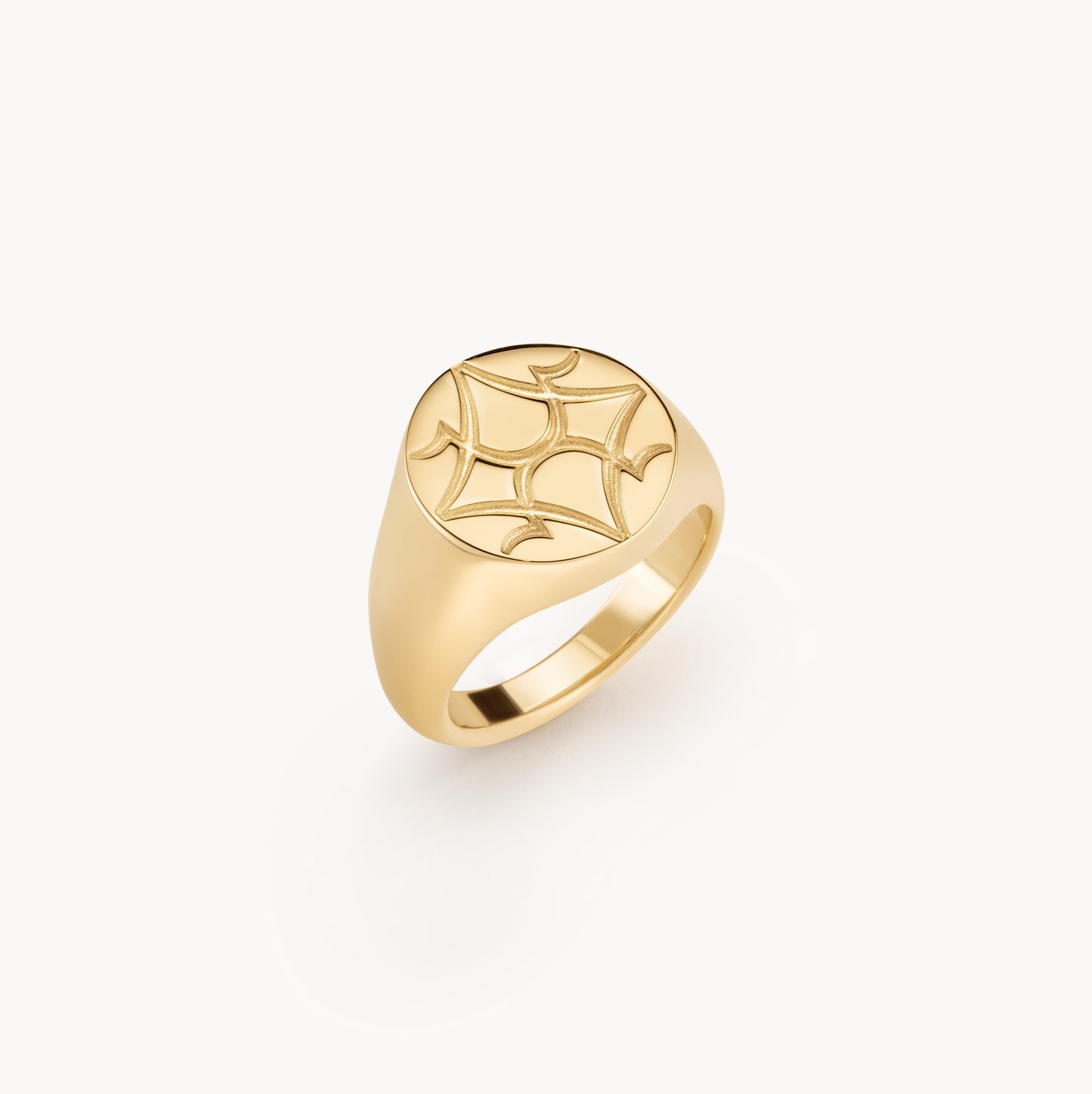 Oak Sitting round signet ring