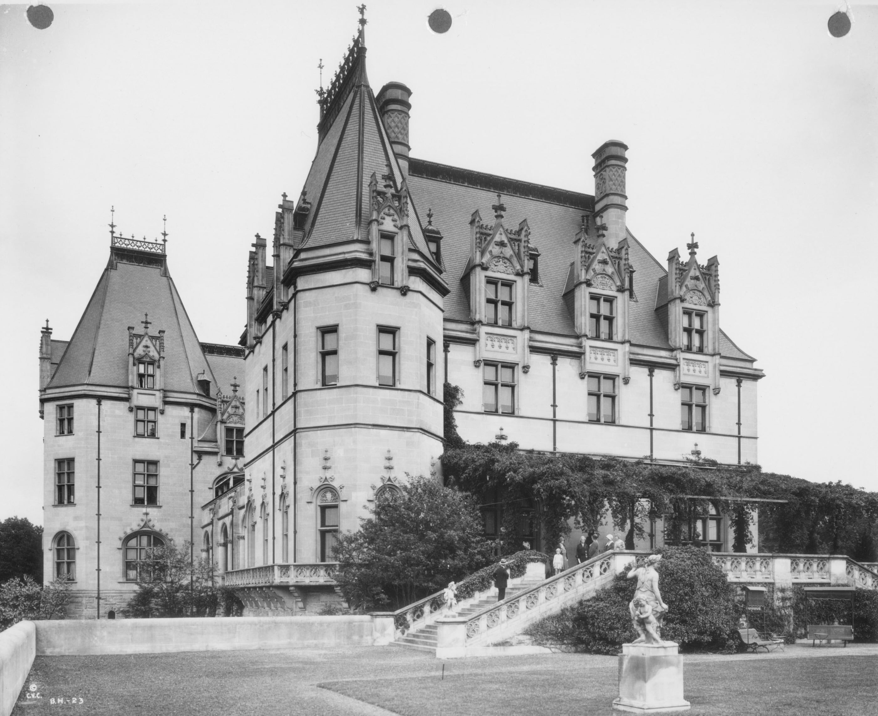Historical photo of the exterior of Biltmore house