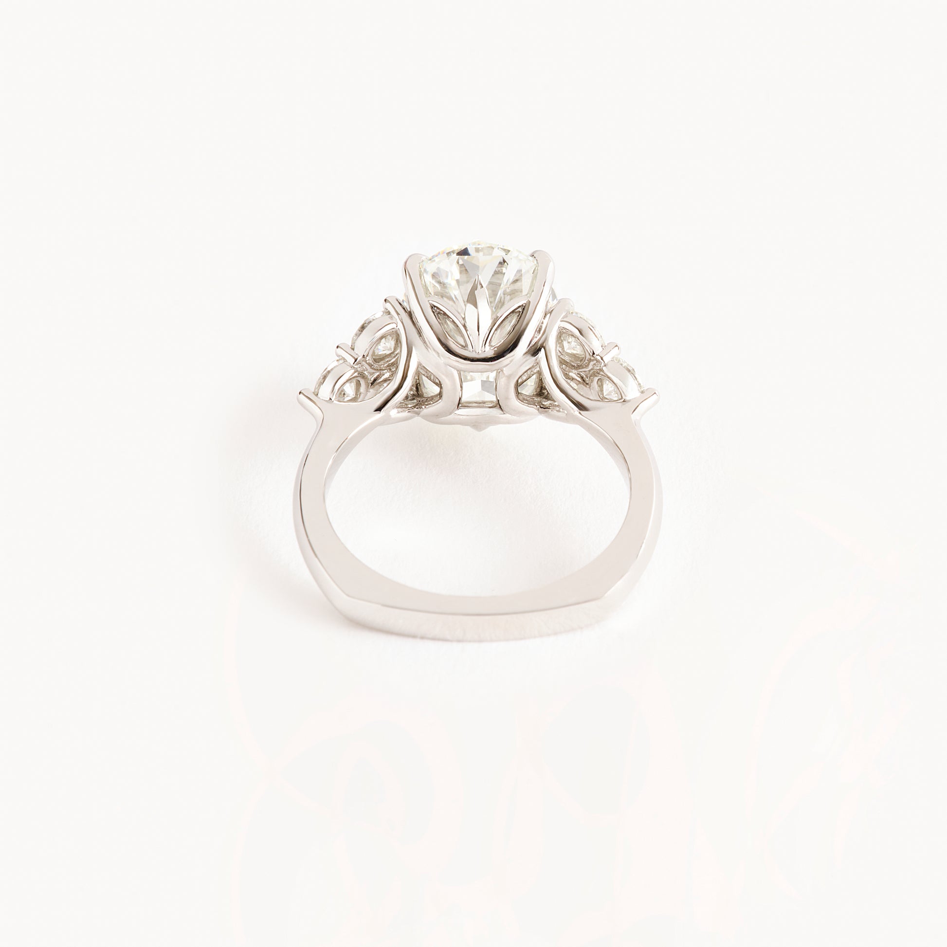Image 3: ESV 5.37 Carat Oval Diamond Ring