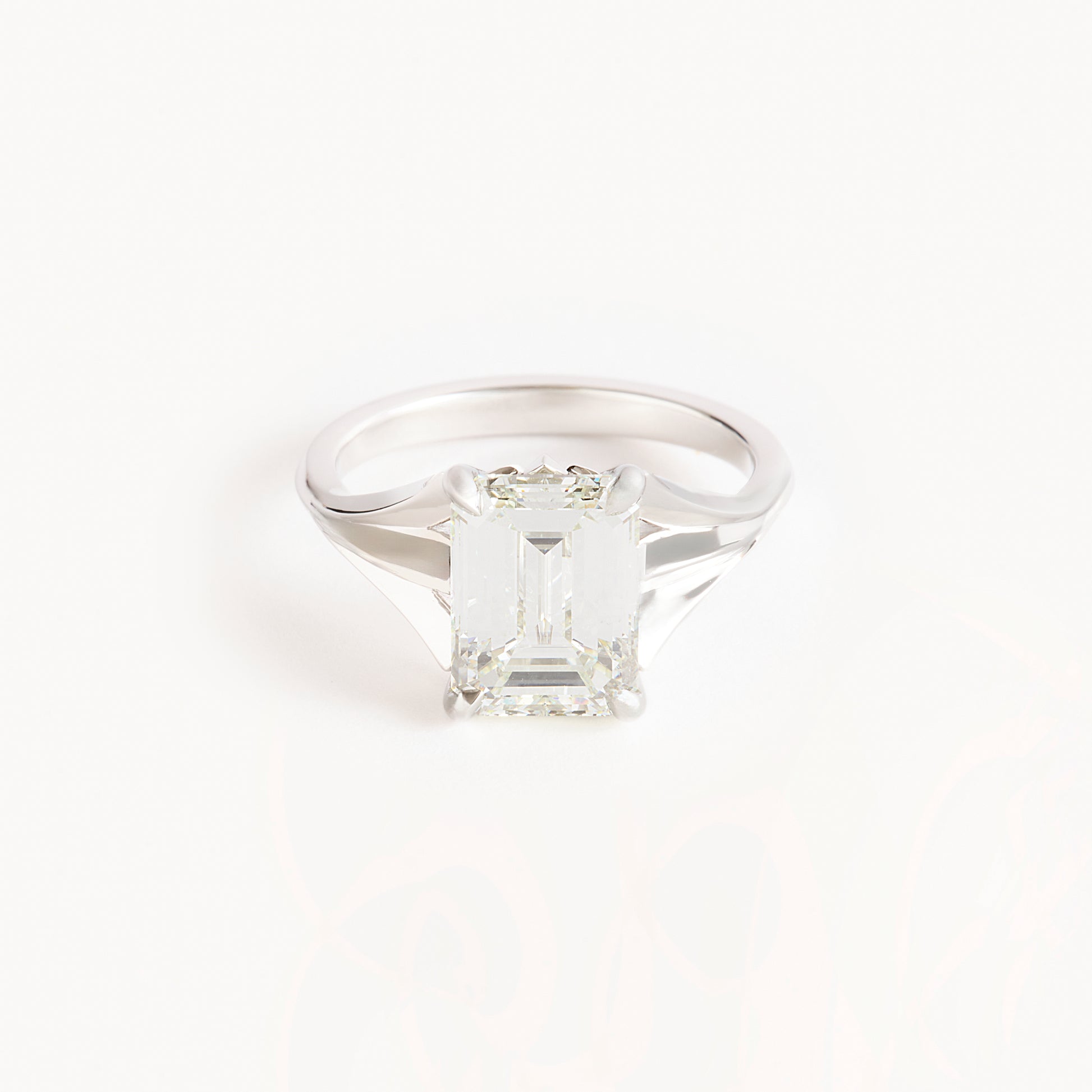 Image 1: ESV 4.03 Carat Emerald Cut Diamond