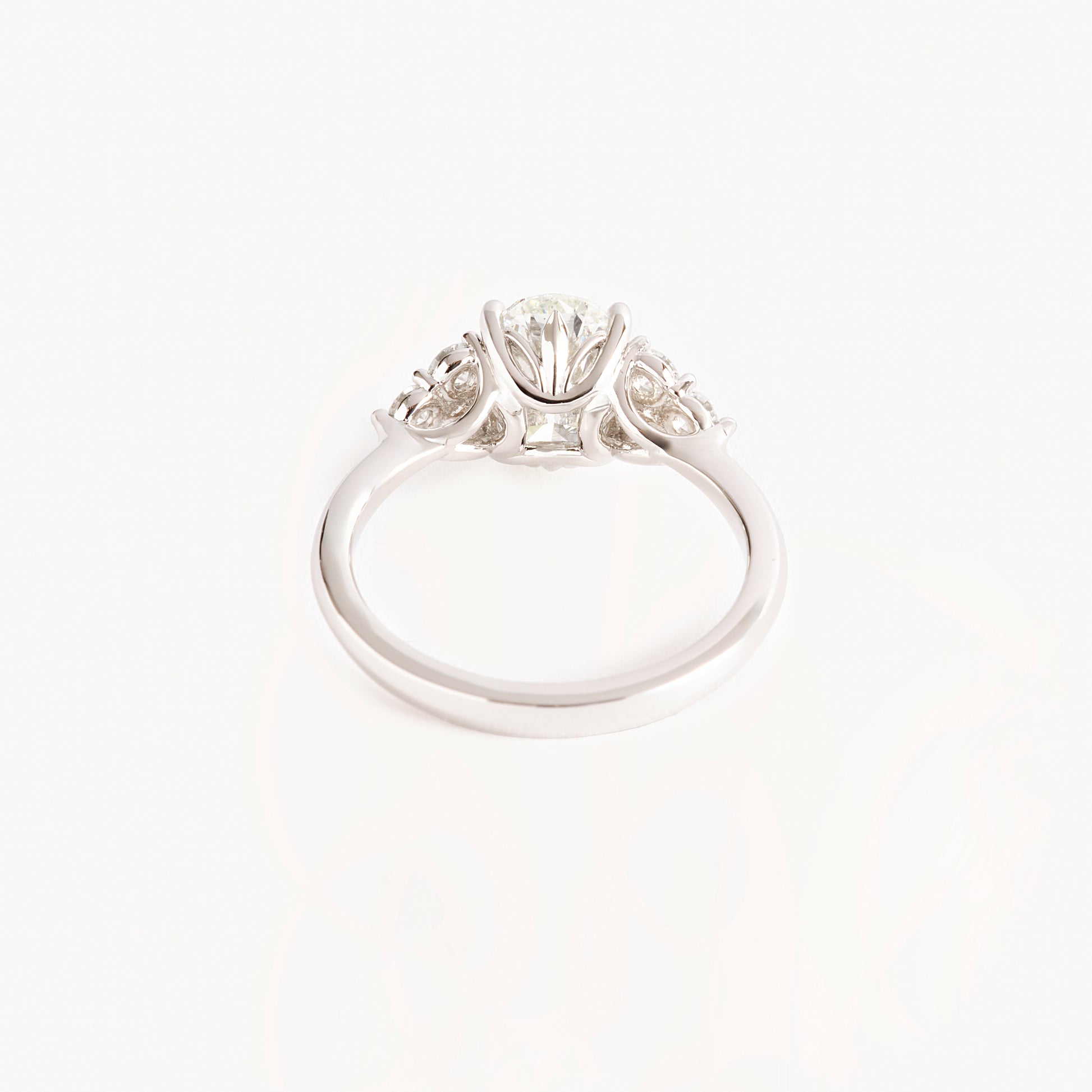Image 3: ESV 2.01 Carat Oval Diamond Ring